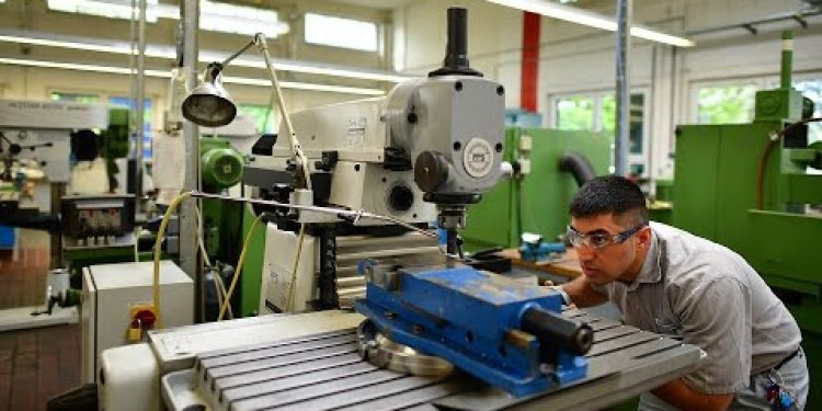 US Economy: Jobless Claims Rise, Trade Gap Widens US Economy: Jobless Claims Rise, Trade Gap Widens