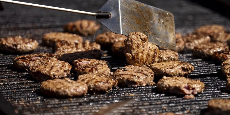 Navigating Higher Food Costs as Burger Season Begins Navigating Higher Food Costs as Burger Season Begins