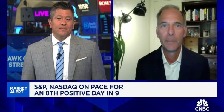 Powell will get necessary data for rate cuts in September, says Moody’s Mark Zandi Powell will get necessary data for rate cuts in September, says Moody’s Mark Zandi