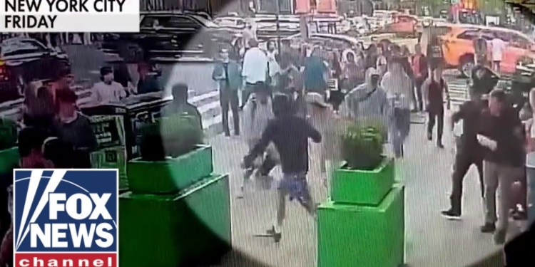 MANHUNT launched for mob of violent teen gangbangers who assaulted NYPD MANHUNT launched for mob of violent teen gangbangers who assaulted NYPD