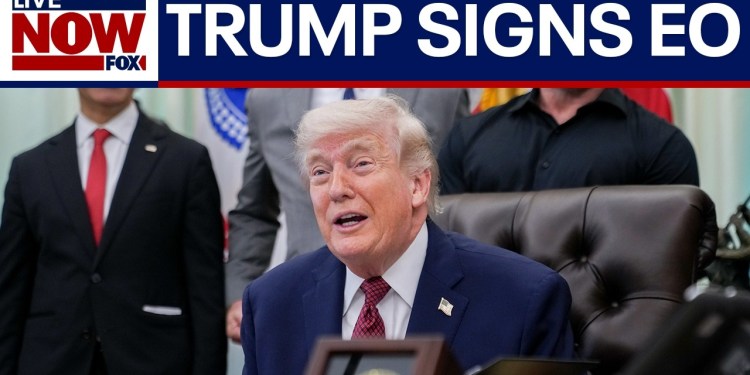 Trump signs executive order from White House Trump signs executive order from White House