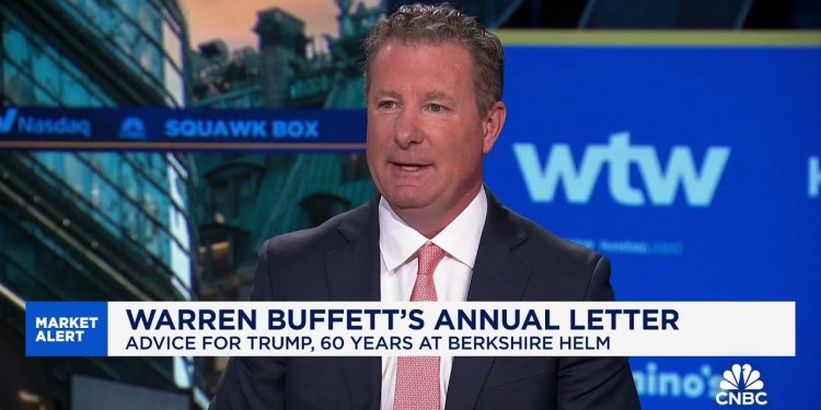 Berkshire operating earnings surge 71% in fourth quarter, cash hoard balloons to record 4 billion Berkshire operating earnings surge 71% in fourth quarter, cash hoard balloons to record 4 billion