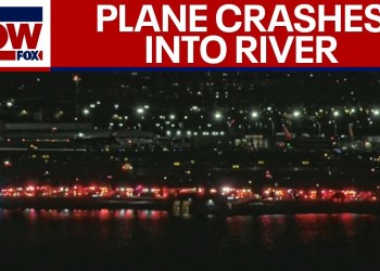 DC plane crash: Passenger jet collides midair with military helicopter | LiveNOW from FOX DC plane crash: Passenger jet collides midair with military helicopter | LiveNOW from FOX