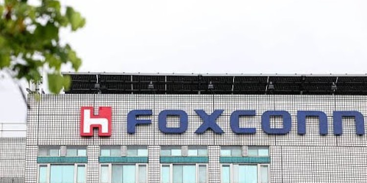 Foxconn Asks Chinese Workers to Leave India and Go Home Foxconn Asks Chinese Workers to Leave India and Go Home