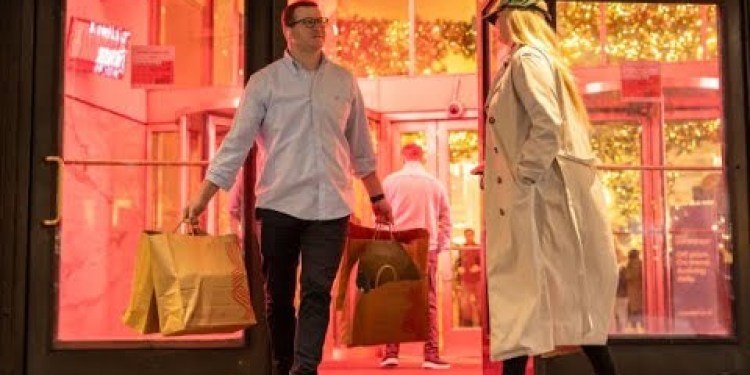 Macy’s wants to show customers something new, will close more stores Macy’s wants to show customers something new, will close more stores