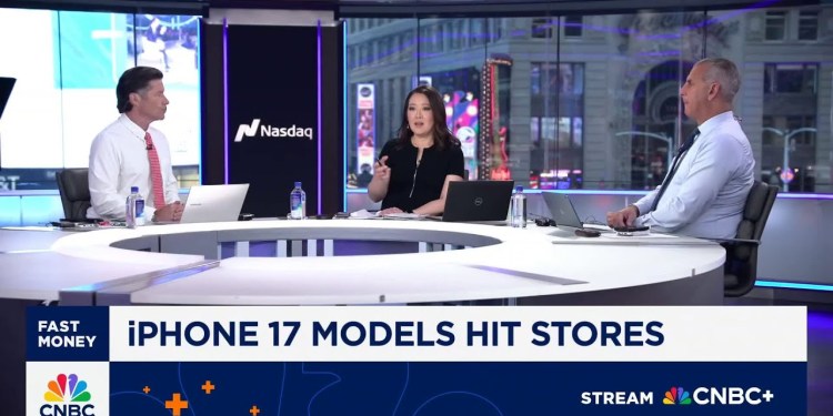 ‘Fast Money’ traders break down what Apple’s iPhone 17 means for the stock ‘Fast Money’ traders break down what Apple’s iPhone 17 means for the stock