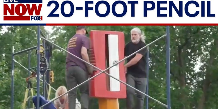 20-foot pencil sharpening draws huge crowd in Minneapolis 20-foot pencil sharpening draws huge crowd in Minneapolis