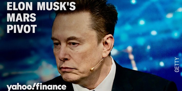 Elon Musk’s SpaceX is pivoting away from Mars, to focus on the moon instead Elon Musk’s SpaceX is pivoting away from Mars, to focus on the moon instead