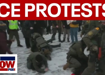 VIDEO: Minneapolis ICE protesters clash with federal agents VIDEO: Minneapolis ICE protesters clash with federal agents