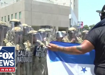 BREAKING: Anti-ICE protesters standoff with National Guard troops in LA BREAKING: Anti-ICE protesters standoff with National Guard troops in LA