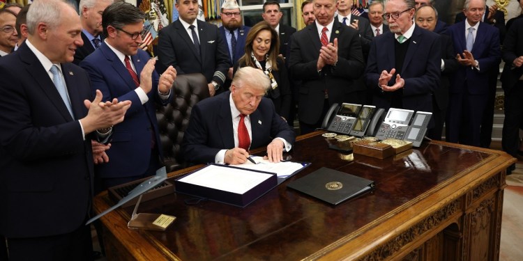 President Trump Reopens the Government With a Signature President Trump Reopens the Government With a Signature
