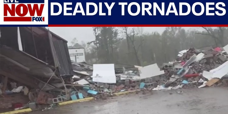UPDATE: Storms pound midland US, at least 7 dead UPDATE: Storms pound midland US, at least 7 dead