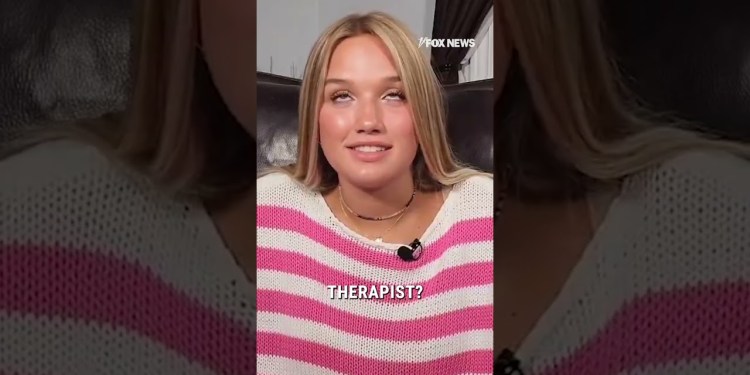 Dad interviews daughter on first day of school every year since she was in kindergarten Dad interviews daughter on first day of school every year since she was in kindergarten