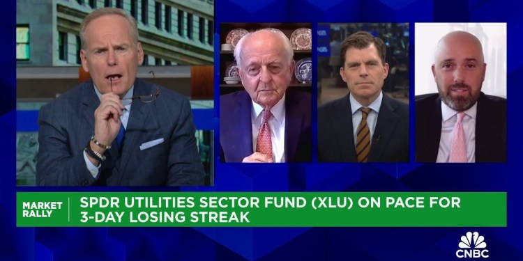 Fed set the stage for extremely good equity action in 2025: Hugh Johnson Economics’ chief economist Fed set the stage for extremely good equity action in 2025: Hugh Johnson Economics’ chief economist