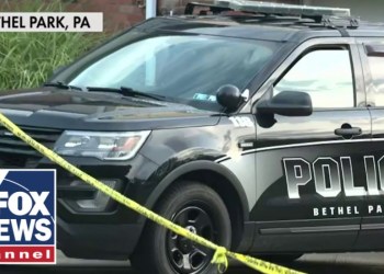 FBI interviewed local officer who saw Trump shooter and retreated before shots were fired FBI interviewed local officer who saw Trump shooter and retreated before shots were fired