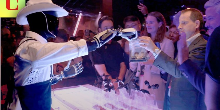 Elon Musk Puts Optimus to Work at ‘We, Robot’ Event Elon Musk Puts Optimus to Work at ‘We, Robot’ Event