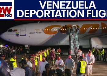 Border crisis: Flight carrying deported migrants arrive in Venezuela | LiveNOW from FOX Border crisis: Flight carrying deported migrants arrive in Venezuela | LiveNOW from FOX