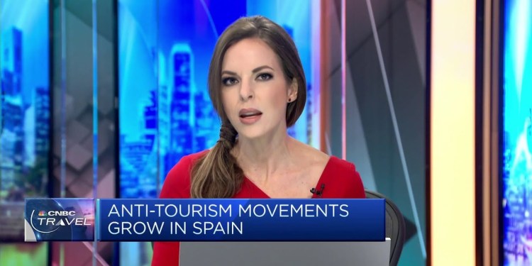 Barcelona residents call for ‘tourism degrowth’ to combat overtourism Barcelona residents call for ‘tourism degrowth’ to combat overtourism