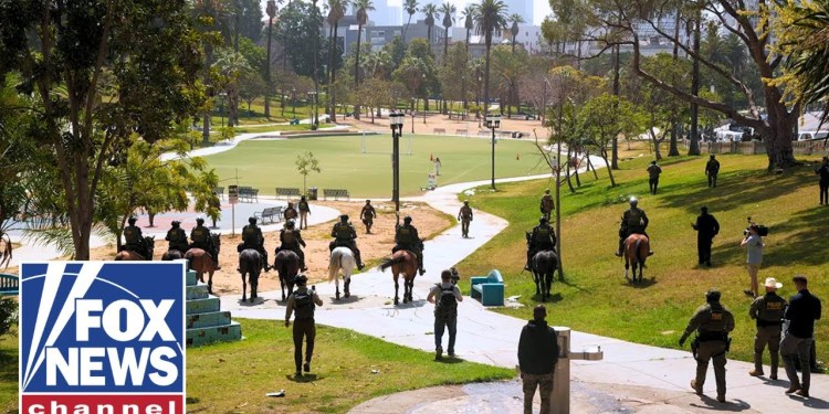 Dem lawmakers BLASTED for putting ICE agents ‘in danger’ with latest proposal Dem lawmakers BLASTED for putting ICE agents ‘in danger’ with latest proposal