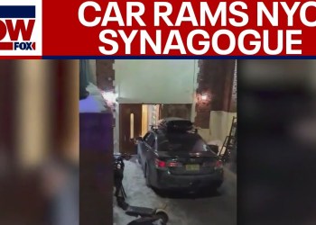 BREAKING: Car slams into Chabad Lubavitch HQ in Brooklyn, police say BREAKING: Car slams into Chabad Lubavitch HQ in Brooklyn, police say