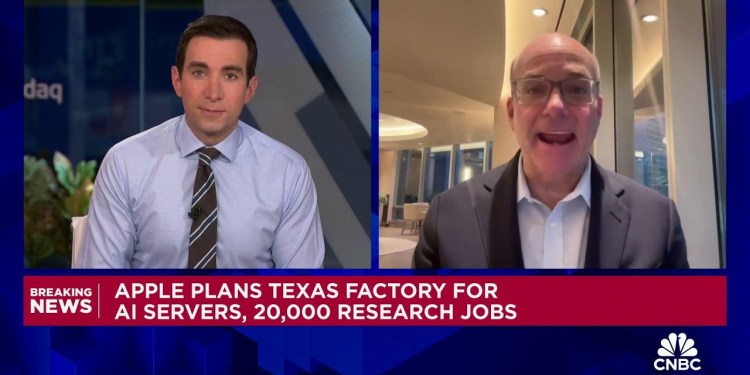 Axios’ Mike Allen on Apple’s Texas factory: Massive commitment to bring manufacturing back to U.S. Axios’ Mike Allen on Apple’s Texas factory: Massive commitment to bring manufacturing back to U.S.