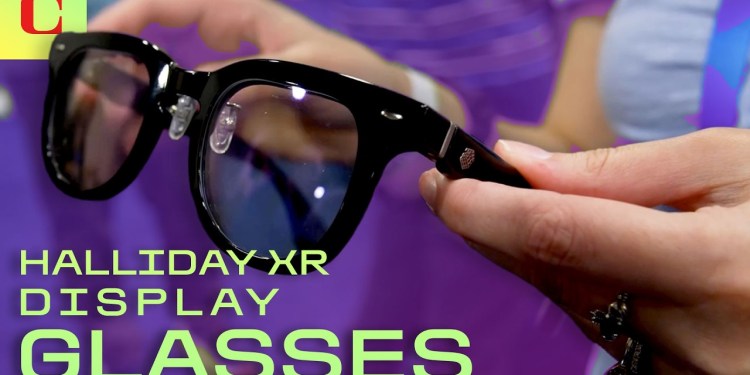 These New Smart Glasses Put a Tiny Display In the Corner of Your Eye These New Smart Glasses Put a Tiny Display In the Corner of Your Eye