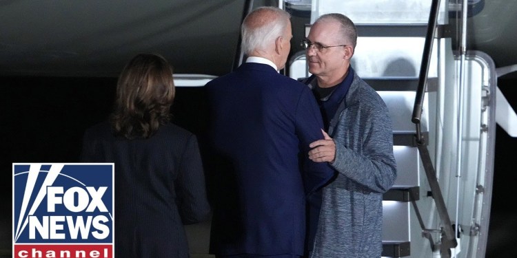 BREAKING: Biden, Harris greet Americans freed from Russia in prisoner swap BREAKING: Biden, Harris greet Americans freed from Russia in prisoner swap