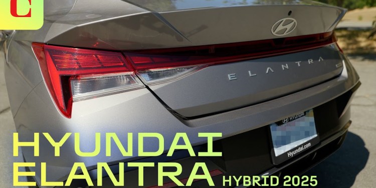 2025 Hyundai Elantra Hybrid Has an Eco Twist 2025 Hyundai Elantra Hybrid Has an Eco Twist