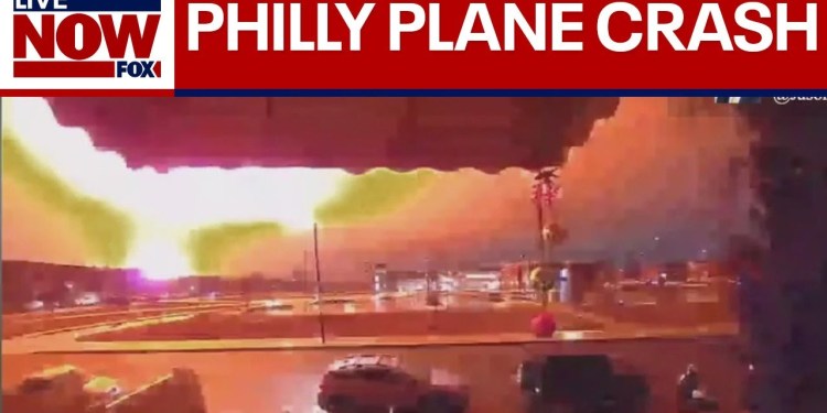 BREAKING: Philadelphia plane crash, 6 dead, explosions reported BREAKING: Philadelphia plane crash, 6 dead, explosions reported