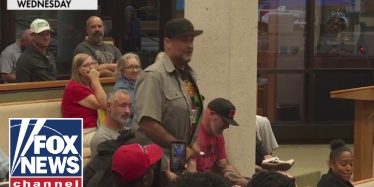 Ohio residents rage at officials over Haitian migrant surge: ‘No vacancy’ Ohio residents rage at officials over Haitian migrant surge: ‘No vacancy’