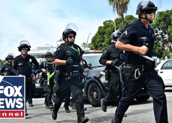 HAPPENING NOW: Anti-Trump rioters clash with police in Los Angeles HAPPENING NOW: Anti-Trump rioters clash with police in Los Angeles