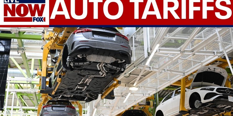 Trump vows 25% tariff on European automobiles Trump vows 25% tariff on European automobiles