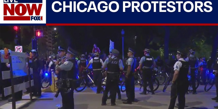 WATCH: Protestors again clash with police outside the DNC WATCH: Protestors again clash with police outside the DNC