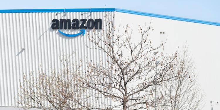 rewrite this title Trump labor board tells Amazon to negotiate with Staten Island warehouse union rewrite this title Trump labor board tells Amazon to negotiate with Staten Island warehouse union