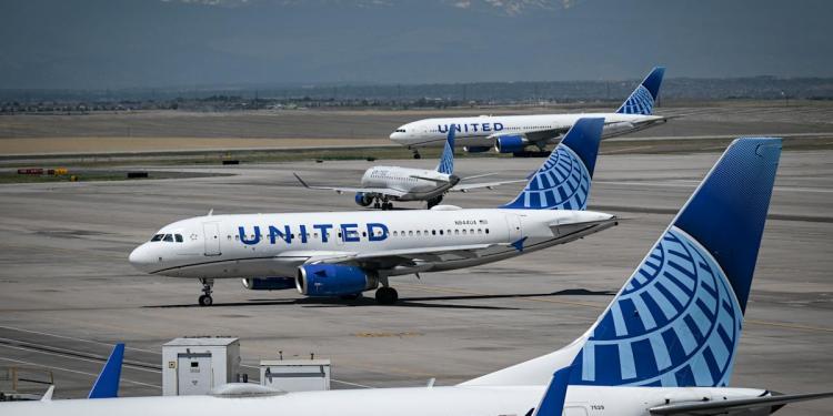 rewrite this title and make it good for SEOUnited, American, Southwest all surge after Delta’s outlook lifts fortunes for US airlines rewrite this title and make it good for SEOUnited, American, Southwest all surge after Delta’s outlook lifts fortunes for US airlines