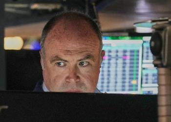 rewrite this title and make it good for SEOApple leads Wall Street to more records as oil prices pull back rewrite this title and make it good for SEOApple leads Wall Street to more records as oil prices pull back