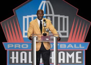 NFL Hall of Famer Claims Unjust Handcuffing and ‘Humiliation’ During Flight NFL Hall of Famer Claims Unjust Handcuffing and ‘Humiliation’ During Flight