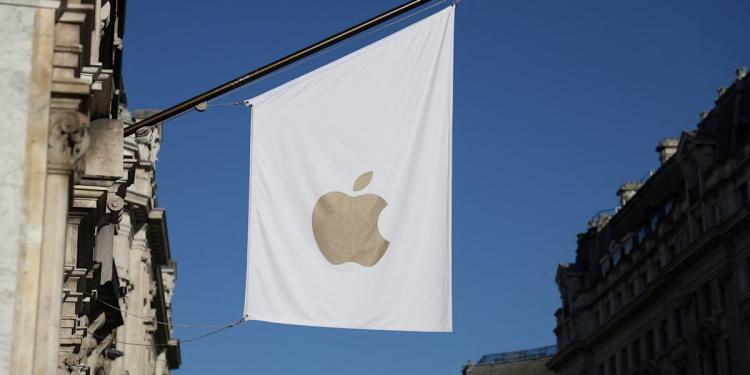 Apple accused by NLRB of unlawfully limiting employees’ access to Slack and social media Apple accused by NLRB of unlawfully limiting employees’ access to Slack and social media