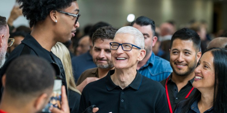 rewrite this title and make it good for SEOHow many employees does Apple have? A deeper look at the tech giant’s workforce rewrite this title and make it good for SEOHow many employees does Apple have? A deeper look at the tech giant’s workforce