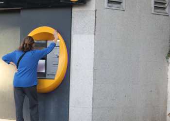 rewrite this title and make it good for SEOAlarm bells raised over fintech firm’s bank purchase rewrite this title and make it good for SEOAlarm bells raised over fintech firm’s bank purchase