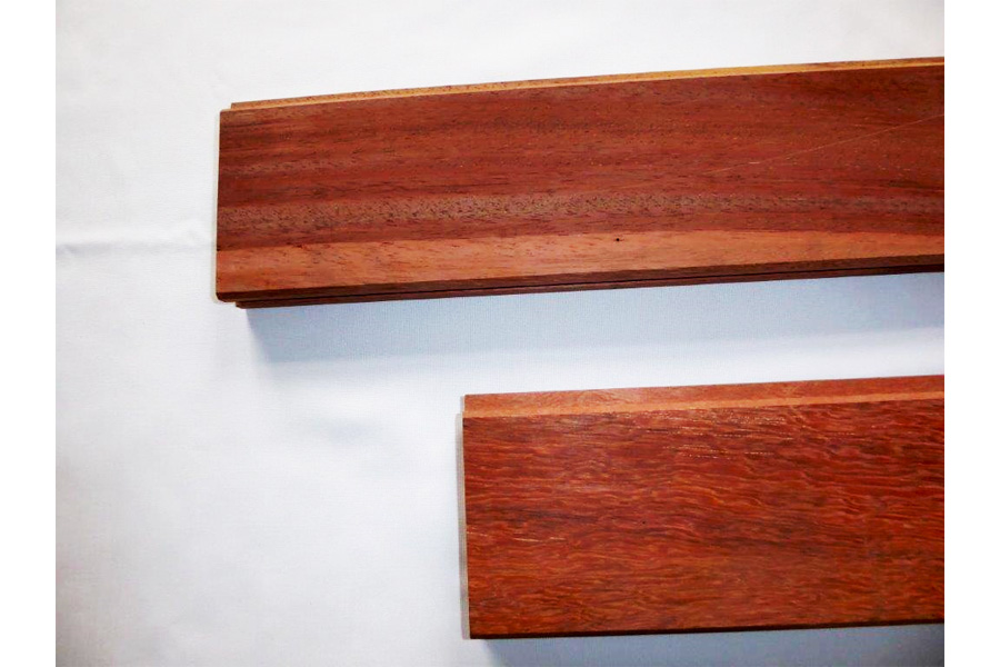 Bongossi Pferdestallbohlen 38 x 120 mm , allseitig gehobelt, 10 mm Nut gefast und gekappt, mit Nut und Feder, auf Wunschlänge gekappt, Deckmaßberechnung, Längen auf Anfrage Bongossi Pferdestallbohlen 38 x 120 mm , allseitig gehobelt, 10 mm Nut gefast und gekappt, mit Nut und Feder, auf Wunschlänge gekappt, Deckmaßberechnung, Längen auf Anfrage