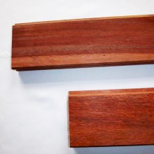 Bongossi Pferdestallbohlen 38 x 120 mm , allseitig gehobelt, 10 mm Nut gefast und gekappt, mit Nut und Feder, auf Wunschlänge gekappt, Deckmaßberechnung, Längen auf Anfrage Bongossi Pferdestallbohlen 38 x 120 mm , allseitig gehobelt, 10 mm Nut gefast und gekappt, mit Nut und Feder, auf Wunschlänge gekappt, Deckmaßberechnung, Längen auf Anfrage