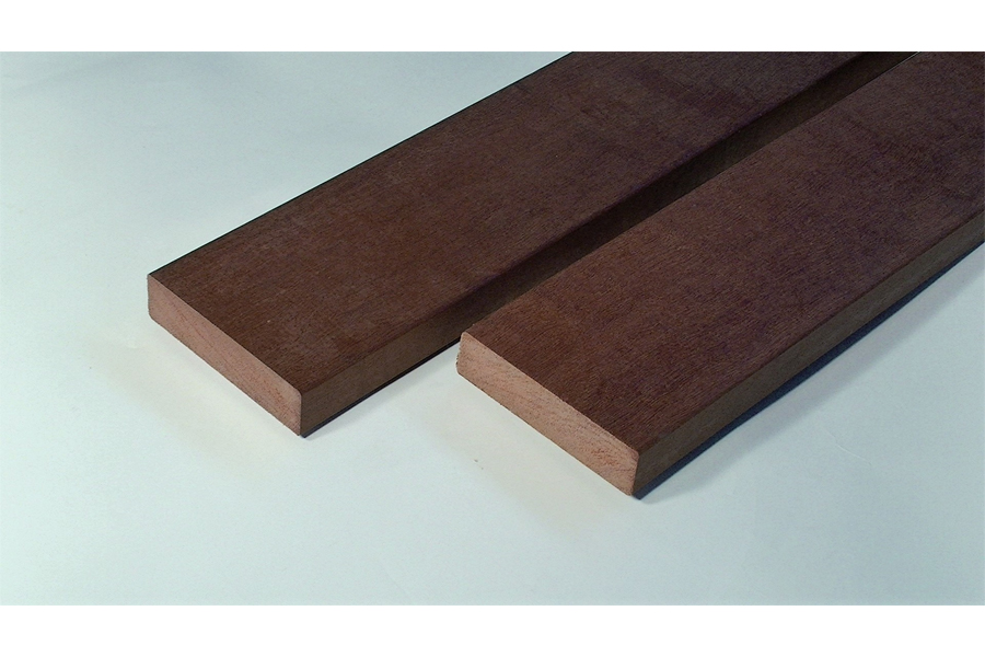 Massaranduba Dielen, KD, beidseitig glatt mit Längskanten gerundet, 25 x 100 mm, 2,44 m lang Massaranduba Dielen, KD, beidseitig glatt mit Längskanten gerundet, 25 x 100 mm, 2,44 m lang