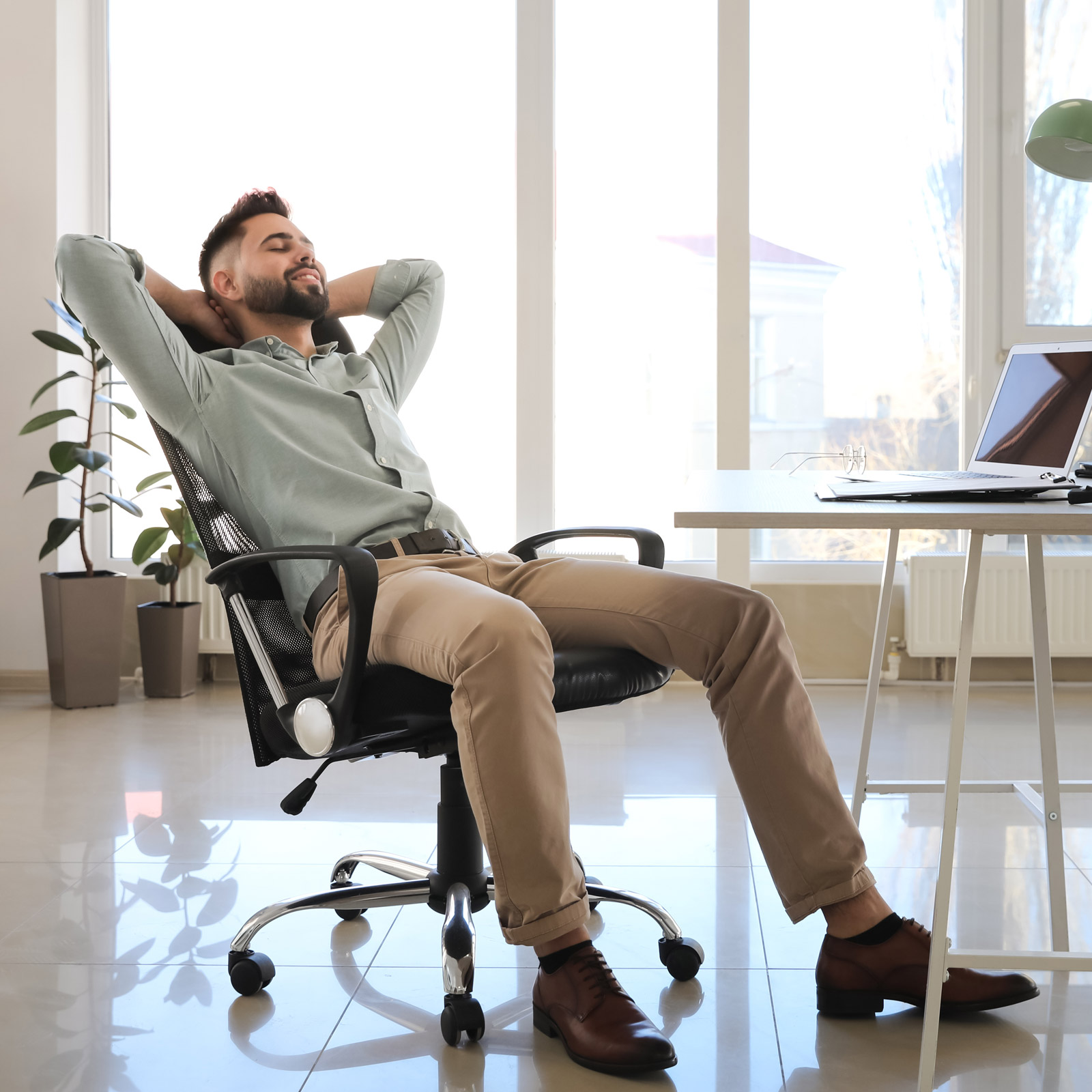 Bürostuhl Deluxe Schwarz mit Netz – Bild 2