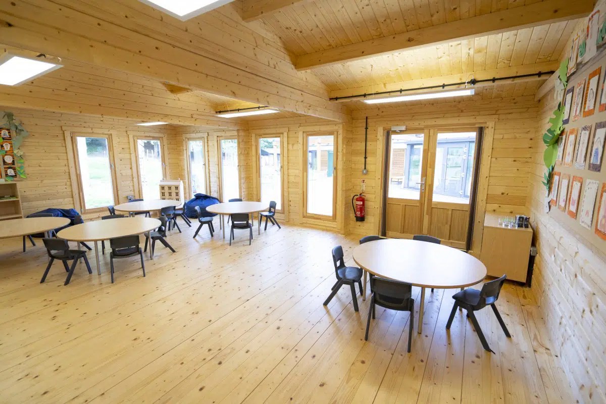 Großes Gartenzimmer „Snooker XL 2“ 8x6m | Großes Gartenhaus aus Holz für Snooker und Billard | Holzhaus mit Satteldach – Bild 2