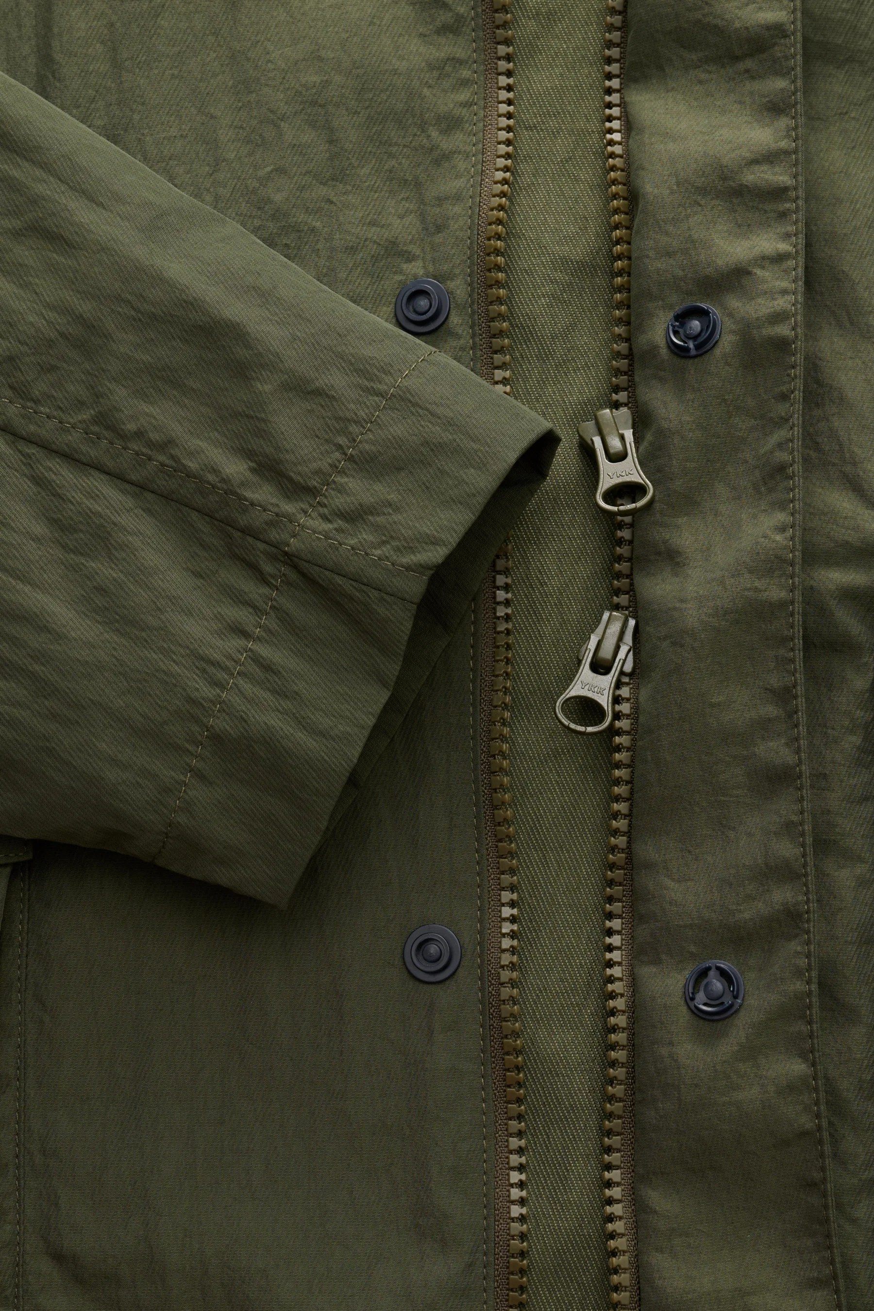 04651/ A trip in a bag - Herren - Mantel 'Travel Coat' oliv – Bild 5