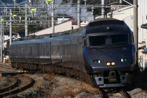 The One about how a window frame inside limited express Relay Kamome fell off The One about how a window frame inside limited express Relay Kamome fell off