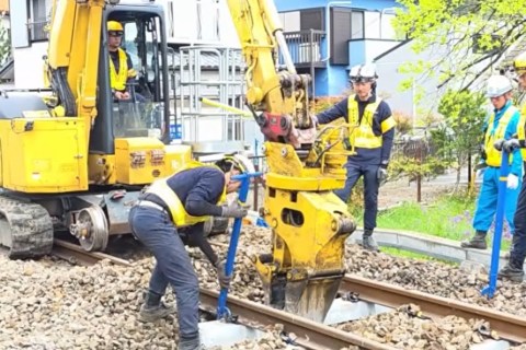 The One about how JR East does maintenance on the train tracks during the day time The One about how JR East does maintenance on the train tracks during the day time