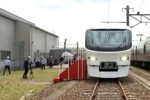 The One about the new 385 series train for the “Shinano” limited express service connecting Nagoya and Nagano has been unveiled. The One about the new 385 series train for the “Shinano” limited express service connecting Nagoya and Nagano has been unveiled.