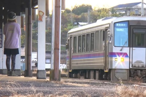 The One about about the local train line on the JR Geibi Line in danger of being shut down The One about about the local train line on the JR Geibi Line in danger of being shut down